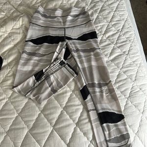 Lululemon cropped leggings size 6